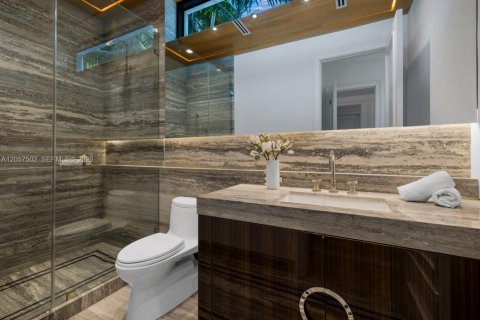 House in Miami Beach, Florida 6 bedrooms, 644.93 sq.m. № 2366161 - photo 26
