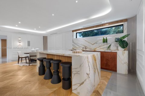 House in Miami Beach, Florida 6 bedrooms, 644.93 sq.m. № 2366161 - photo 20