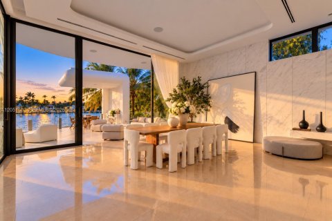 House in Miami Beach, Florida 6 bedrooms, 644.93 sq.m. № 2366161 - photo 7