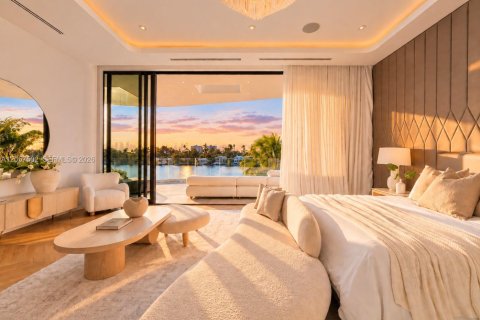 House in Miami Beach, Florida 6 bedrooms, 644.93 sq.m. № 2366161 - photo 11