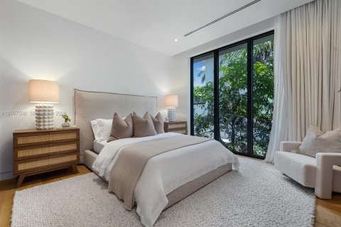 House in Miami Beach, Florida 6 bedrooms, 644.93 sq.m. № 2366161 - photo 22