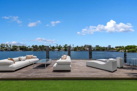 House in Miami Beach, Florida 6 bedrooms, 644.93 sq.m. № 2366161 - photo 30