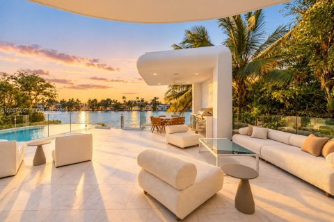 House in Miami Beach, Florida 6 bedrooms, 644.93 sq.m. № 2366161 - photo 8