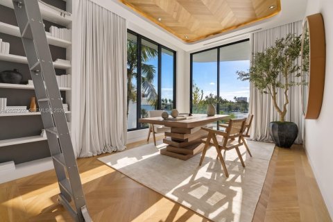 House in Miami Beach, Florida 6 bedrooms, 644.93 sq.m. № 2366161 - photo 16
