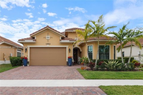 House in Parkland, Florida 2 bedrooms, 219.81 sq.m. № 2325405