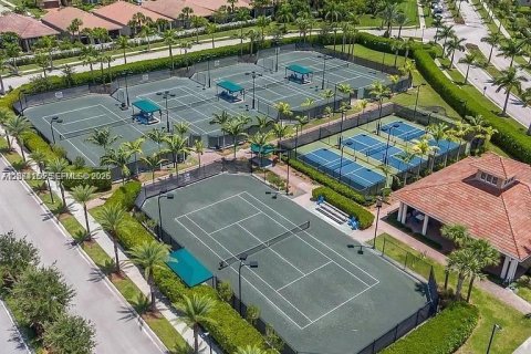 House in Parkland, Florida 2 bedrooms, 219.81 sq.m. № 2325405 - photo 17
