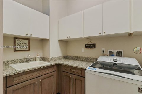 House in Parkland, Florida 2 bedrooms, 219.81 sq.m. № 2325405 - photo 5