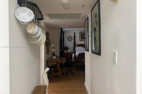 Condominio en alquiler en Miami Beach, Florida, 46.45 m2 № 1938272 - foto 9