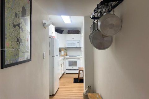 Condominio en alquiler en Miami Beach, Florida, 46.45 m2 № 1938272 - foto 6