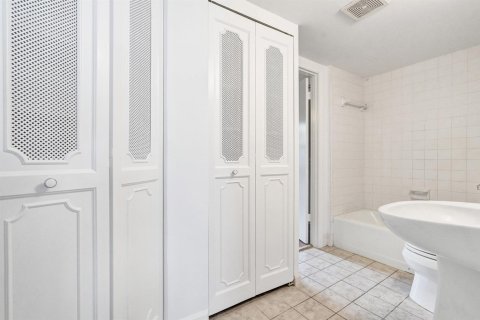 Condo in North Palm Beach, Florida, 1 bedroom  № 2186593 - photo 15