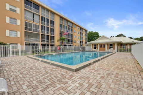 Condo in North Palm Beach, Florida, 1 bedroom № 2186593