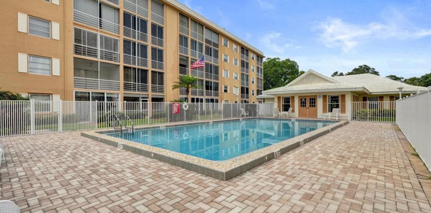 Condo in North Palm Beach, Florida, 1 bedroom  № 2186593