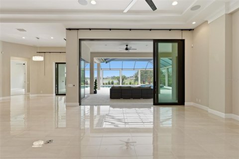 House in Thonotosassa, Florida 4 bedrooms, 302.03 sq.m. № 2286950 - photo 8