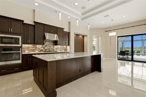 House in Thonotosassa, Florida 4 bedrooms, 302.03 sq.m. № 2286950 - photo 15