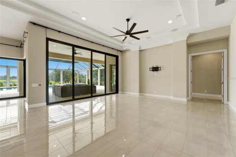 House in Thonotosassa, Florida 4 bedrooms, 302.03 sq.m. № 2286950 - photo 9