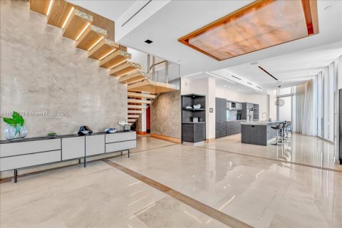 Condominio en venta en Miami, Florida, 4 dormitorios, 400.41 m2 № 1923545 - foto 3