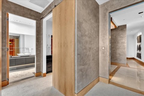 Condominio en venta en Miami, Florida, 4 dormitorios, 400.41 m2 № 1923545 - foto 17