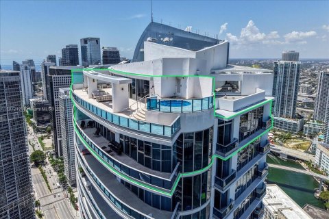 Condominio en venta en Miami, Florida, 4 dormitorios, 400.41 m2 № 1923545 - foto 2