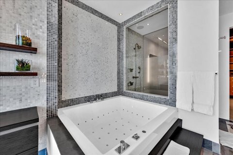 Condominio en venta en Miami, Florida, 4 dormitorios, 400.41 m2 № 1923545 - foto 22