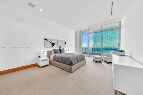 Condominio en venta en Miami, Florida, 4 dormitorios, 400.41 m2 № 1923545 - foto 29