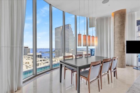 Condominio en venta en Miami, Florida, 4 dormitorios, 400.41 m2 № 1923545 - foto 13