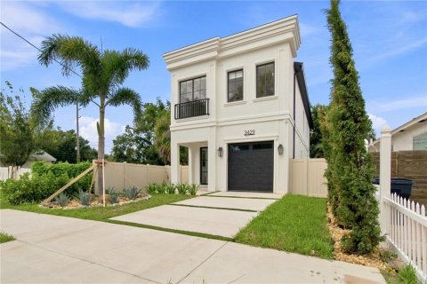House in Tampa, Florida 3 bedrooms, 214.88 sq.m. № 2348376