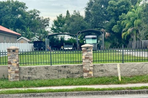 Terreno en venta en Tampa, Florida № 1903257 - foto 5