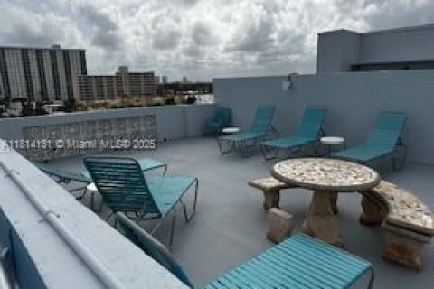 Condominio en venta en Hollywood, Florida, 1 dormitorio, 69.68 m2 № 1960029 - foto 24