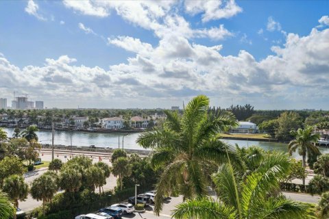 Condo in Hollywood, Florida, 2 bedrooms  № 2183156 - photo 23