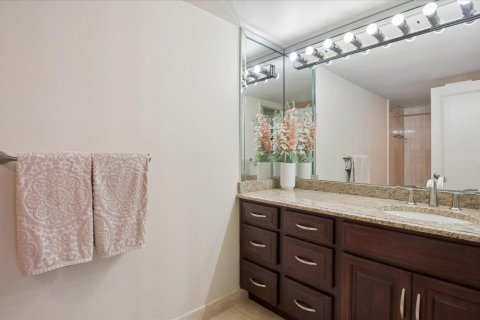 Condo in Hollywood, Florida, 2 bedrooms  № 2183156 - photo 16