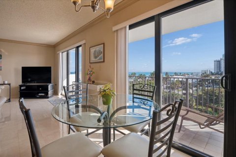 Condo in Hollywood, Florida, 2 bedrooms  № 2183156 - photo 9