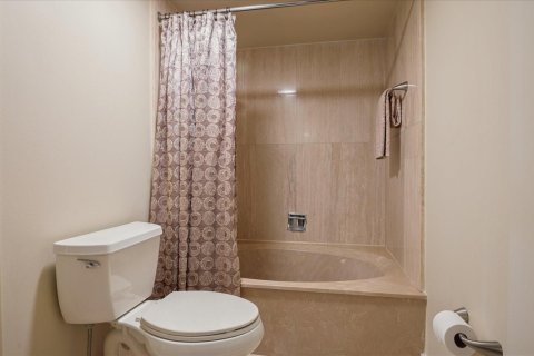 Condo in Hollywood, Florida, 2 bedrooms  № 2183156 - photo 17