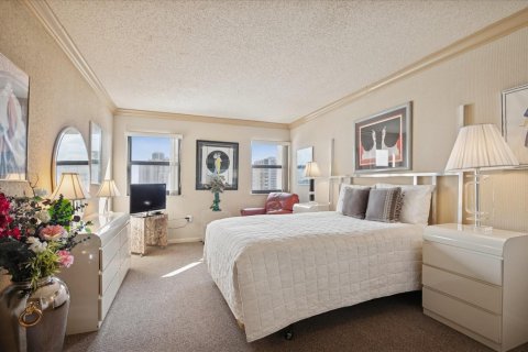 Condo in Hollywood, Florida, 2 bedrooms  № 2183156 - photo 14