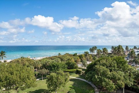Condo in Hollywood, Florida, 2 bedrooms  № 2183156 - photo 21