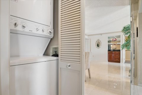 Condo in Hollywood, Florida, 2 bedrooms  № 2183156 - photo 18