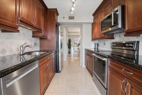 Condo in Hollywood, Florida, 2 bedrooms  № 2183156 - photo 7