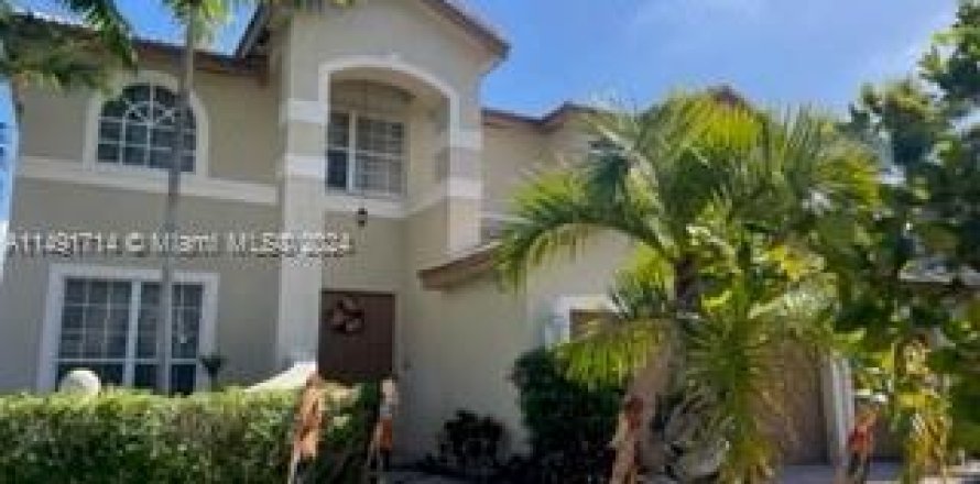 Villa ou maison à Miramar, Floride 5 chambres, 362.41 m2 № 2175515