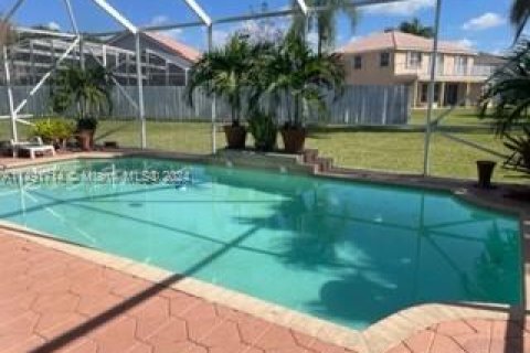 Villa ou maison à vendre à Miramar, Floride: 5 chambres, 362.41 m2 № 2175515 - photo 2