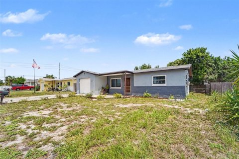 House in Port Richey, Florida 2 bedrooms, 91.6 sq.m. № 2219776