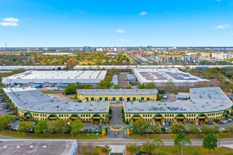 Immobilier commercial à louer à Orlando, Floride: 380.81 m2 № 2431910 - photo 11