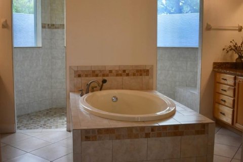 House in Land O' Lakes, Florida 4 bedrooms, 345.41 sq.m. № 1846940 - photo 10