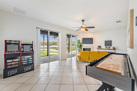 House in Land O' Lakes, Florida 4 bedrooms, 345.41 sq.m. № 1846940 - photo 25