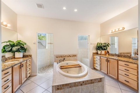 House in Land O' Lakes, Florida 4 bedrooms, 345.41 sq.m. № 1846940 - photo 23