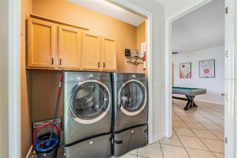 House in Land O' Lakes, Florida 4 bedrooms, 345.41 sq.m. № 1846940 - photo 18