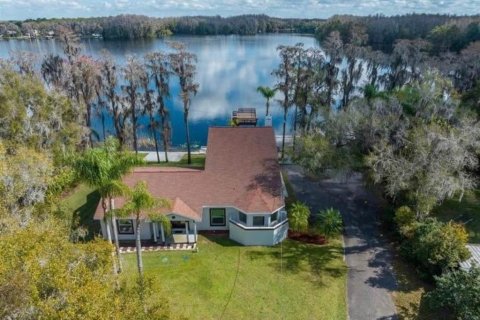 House in Land O' Lakes, Florida 4 bedrooms, 345.41 sq.m. № 1846940 - photo 1