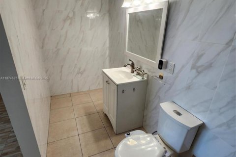 Condo in Dania Beach, Florida, 2 bedrooms  № 2061435 - photo 8