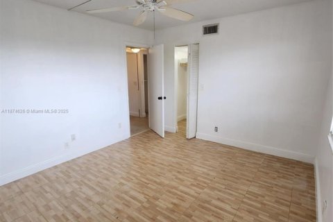 Condo in Dania Beach, Florida, 2 bedrooms  № 2061435 - photo 19