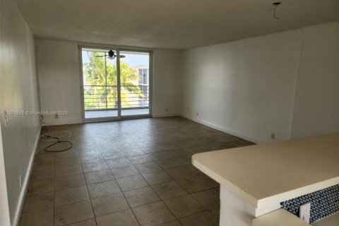 Condo in Dania Beach, Florida, 2 bedrooms  № 2061435 - photo 26