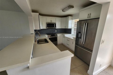 Condo in Dania Beach, Florida, 2 bedrooms  № 2061435 - photo 27