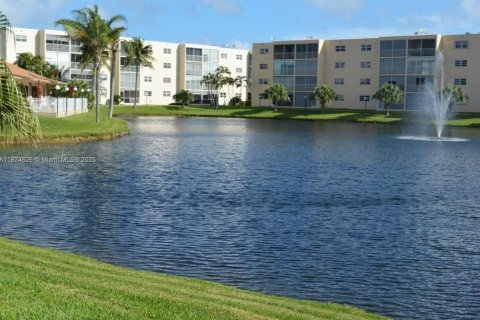 Condo in Dania Beach, Florida, 2 bedrooms  № 2061435 - photo 5
